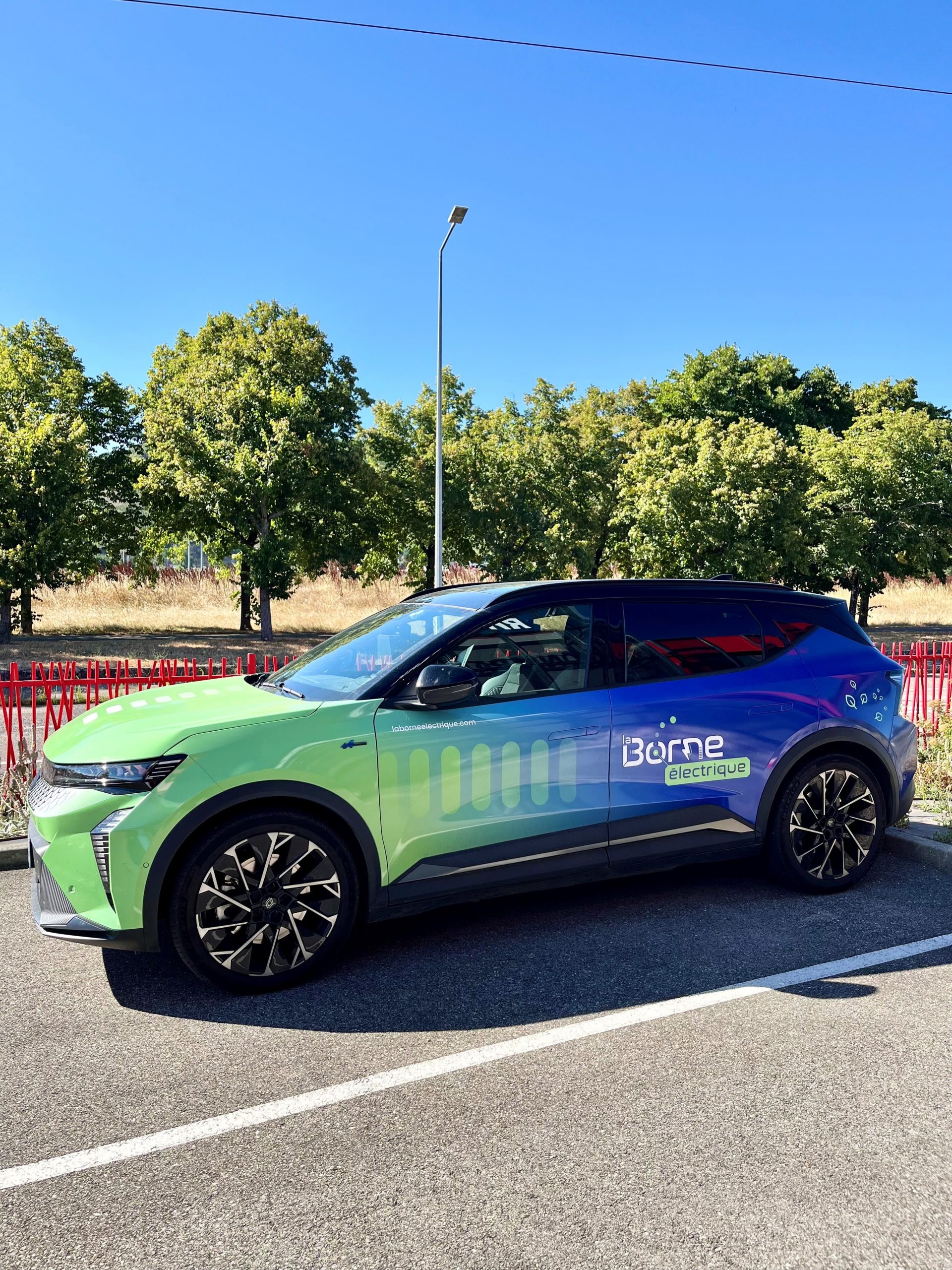 COVERING-VOITURE-LA-BORNHE-ELECTRIQUE-scaled.jpg